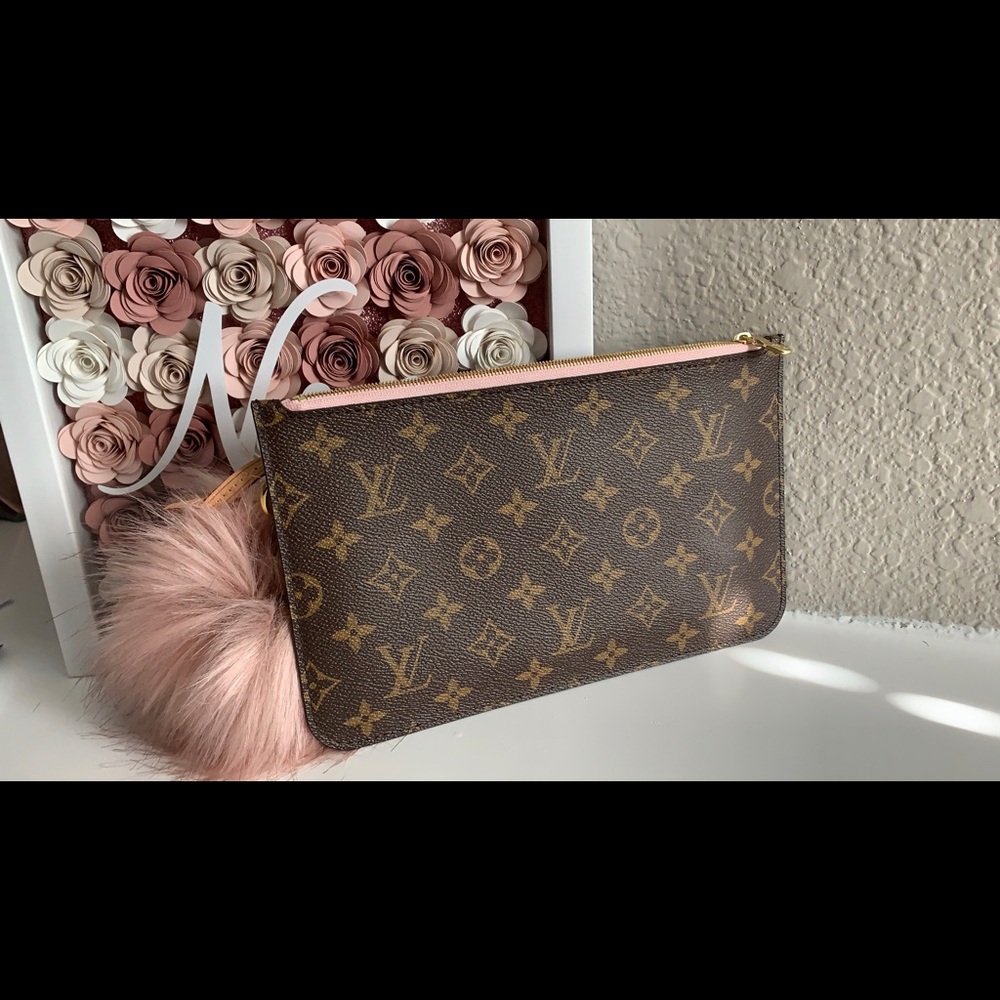 ❗️SOLD❗️Louis Vuitton MM Pouch - Picture 2 of 7